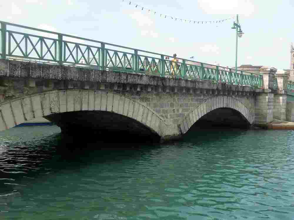 Bridgetown - Arch and Bridge, The Chamberlain Bridge is Th…